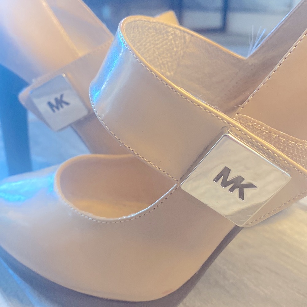 Michael Kors Beautiful 6.5M Cream Color Chucky Strap Heels